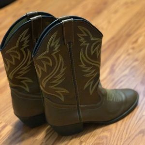 Brown cowboy boot, boy youth size 5